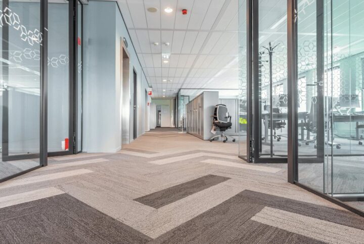 Designing Dubai Workplaces That Balance Comfort And Elegance