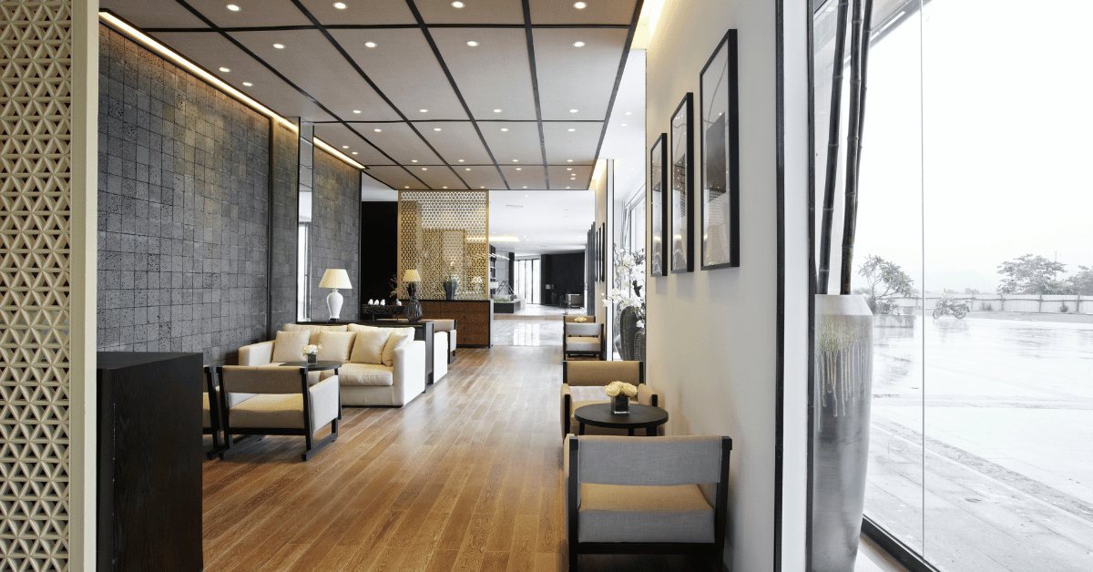 Modern Floors And Transparent Dividers For Sleek Offices